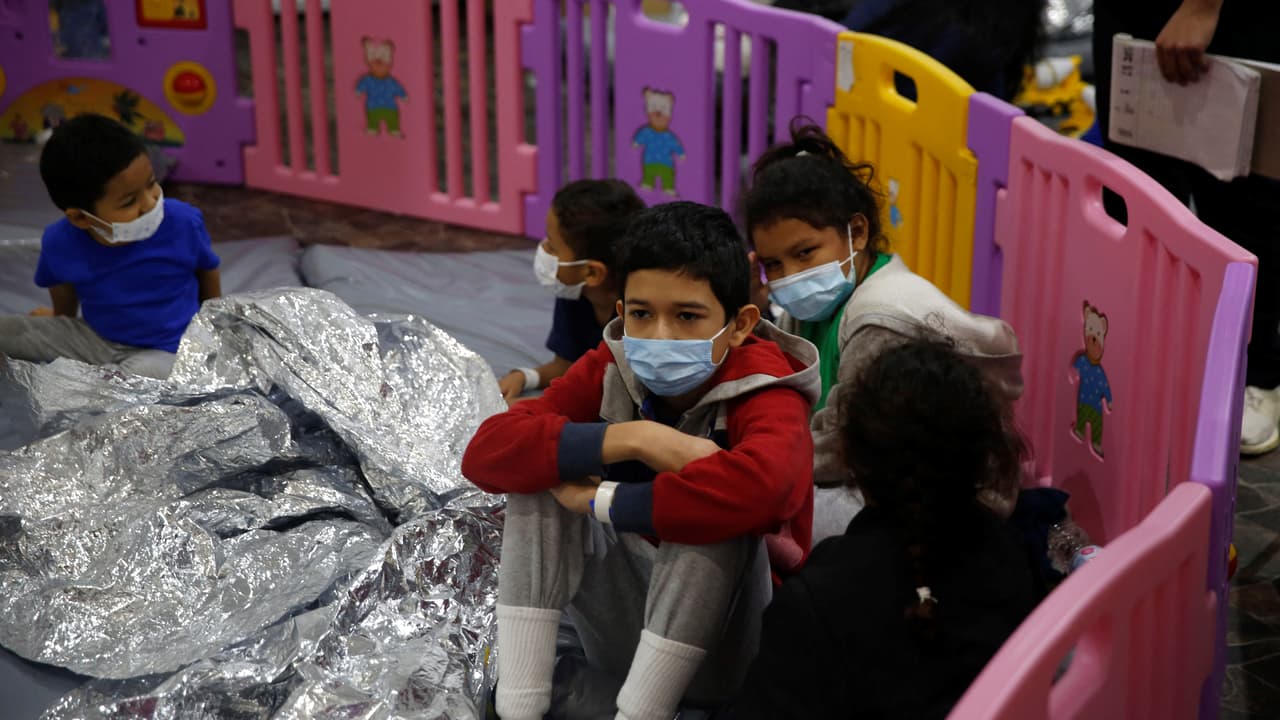 Administración Biden indemnizaría con 450 mil dólares a familias separadas durante el gobierno de Trump