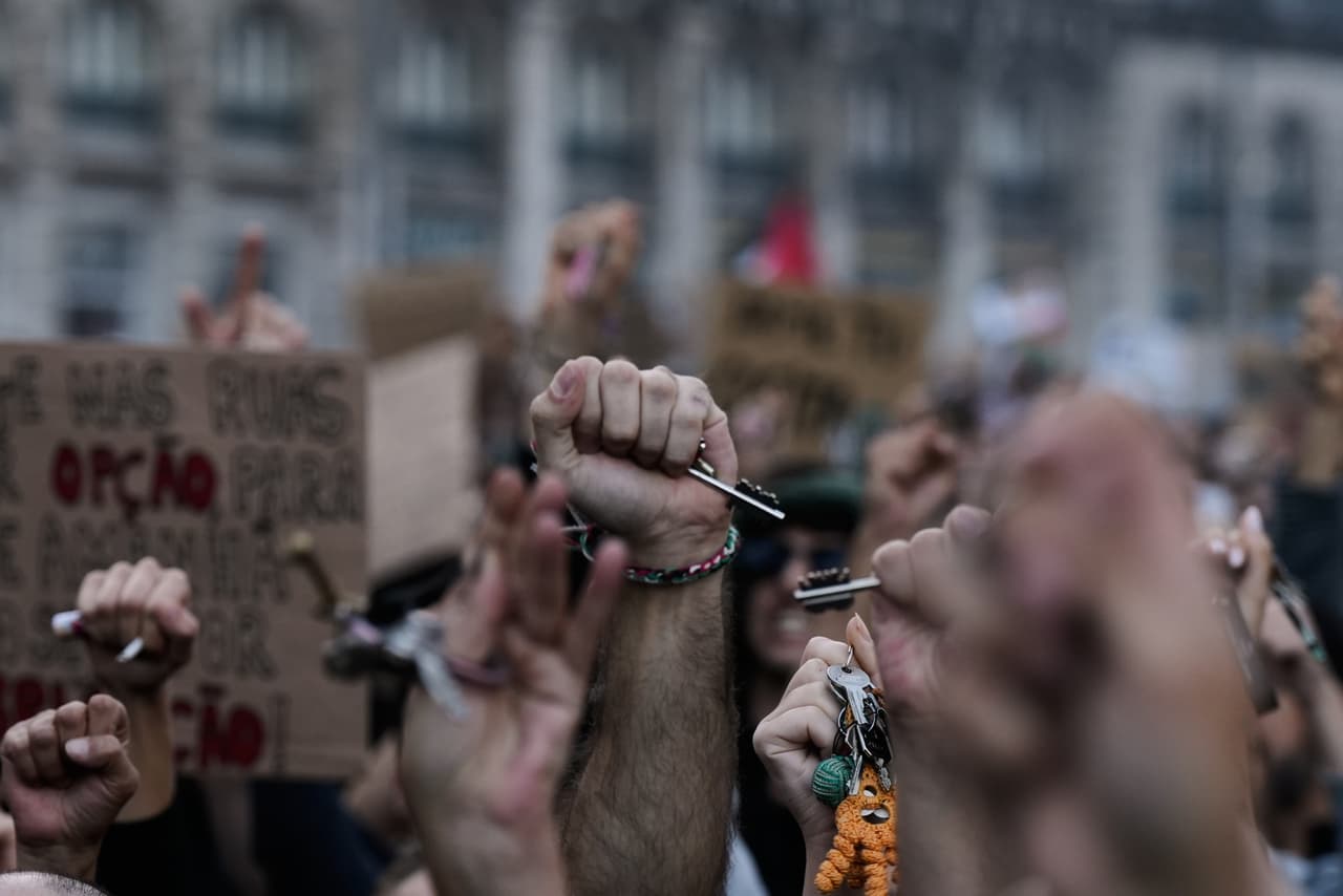 Otro ángulo de las protestas en Lisboa.