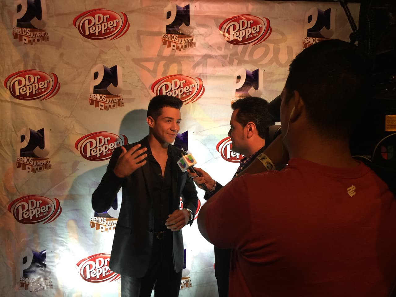 El popular cantante es uno de los más nominados en la próxima entrega de Premios Juventud 2015