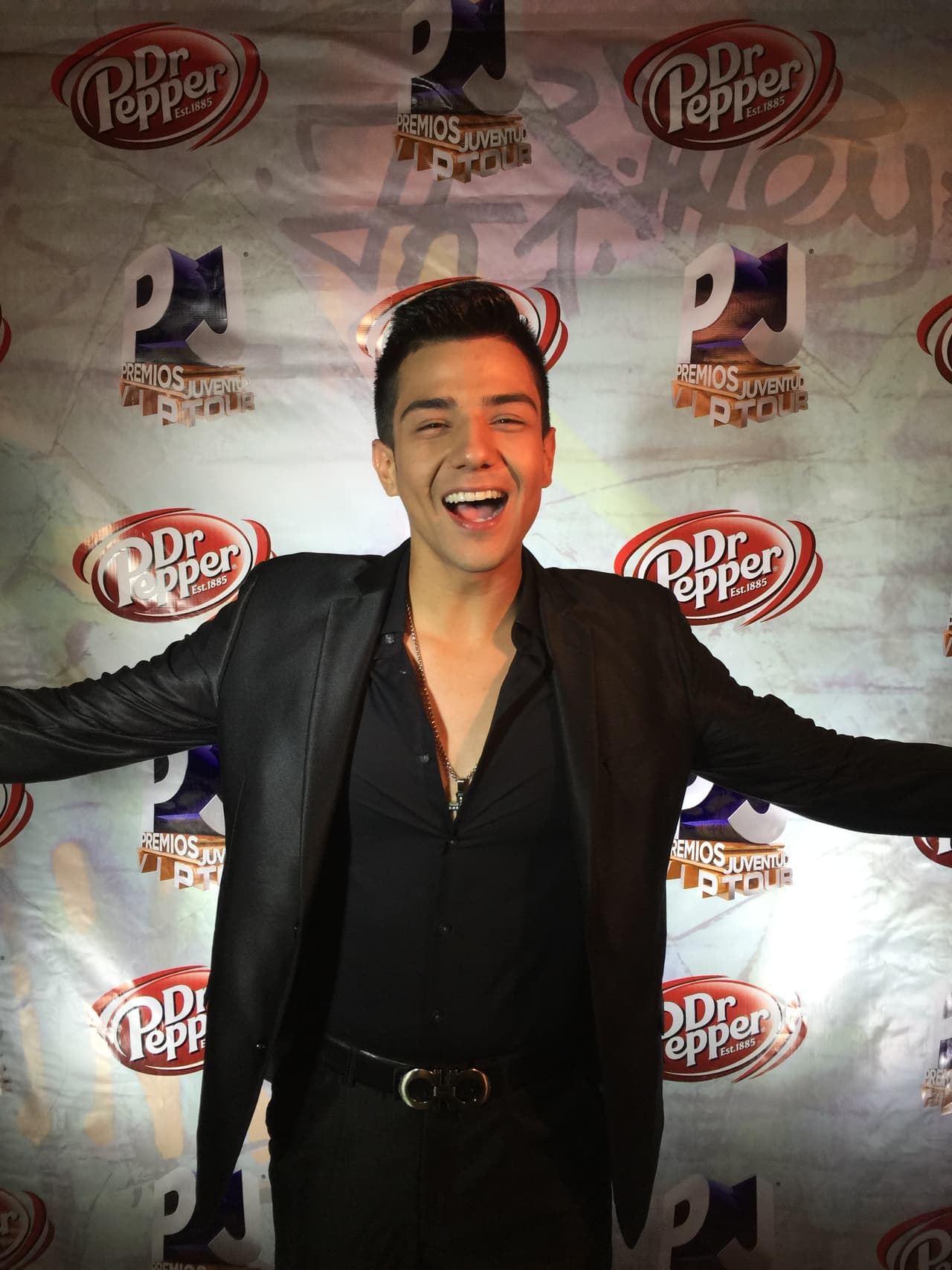 El popular cantante es uno de los más nominados en la próxima entrega de Premios Juventud 2015