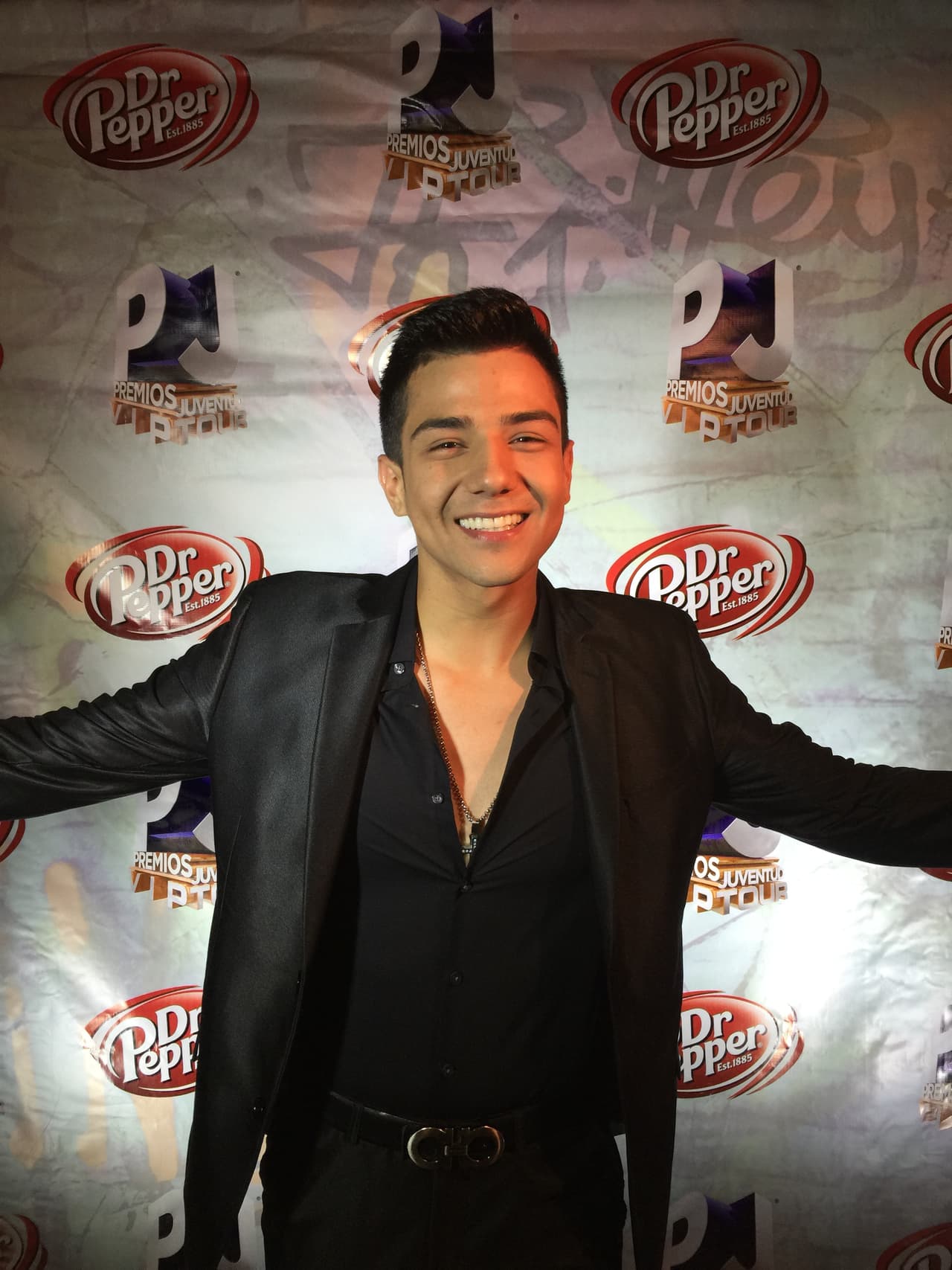 El popular cantante es uno de los más nominados en la próxima entrega de Premios Juventud 2015