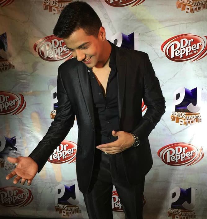 El popular cantante es uno de los más nominados en la próxima entrega de Premios Juventud 2015