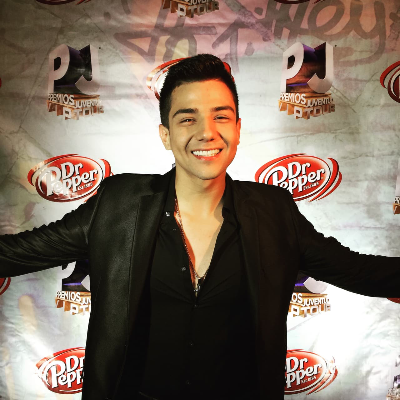 El popular cantante es uno de los más nominados en la próxima entrega de Premios Juventud 2015