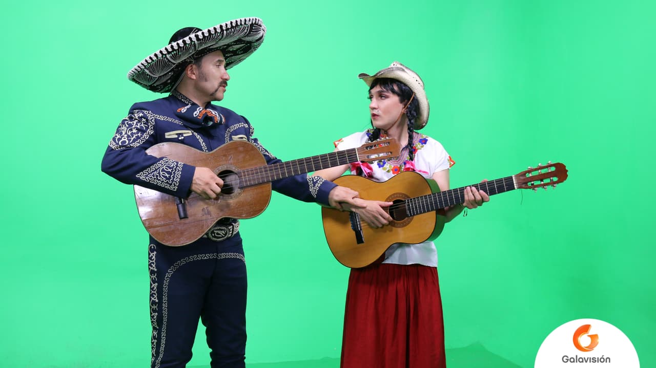 Para esta escena los actores cantaron sin temor y fingieron tocar a la perfección la guitarra.