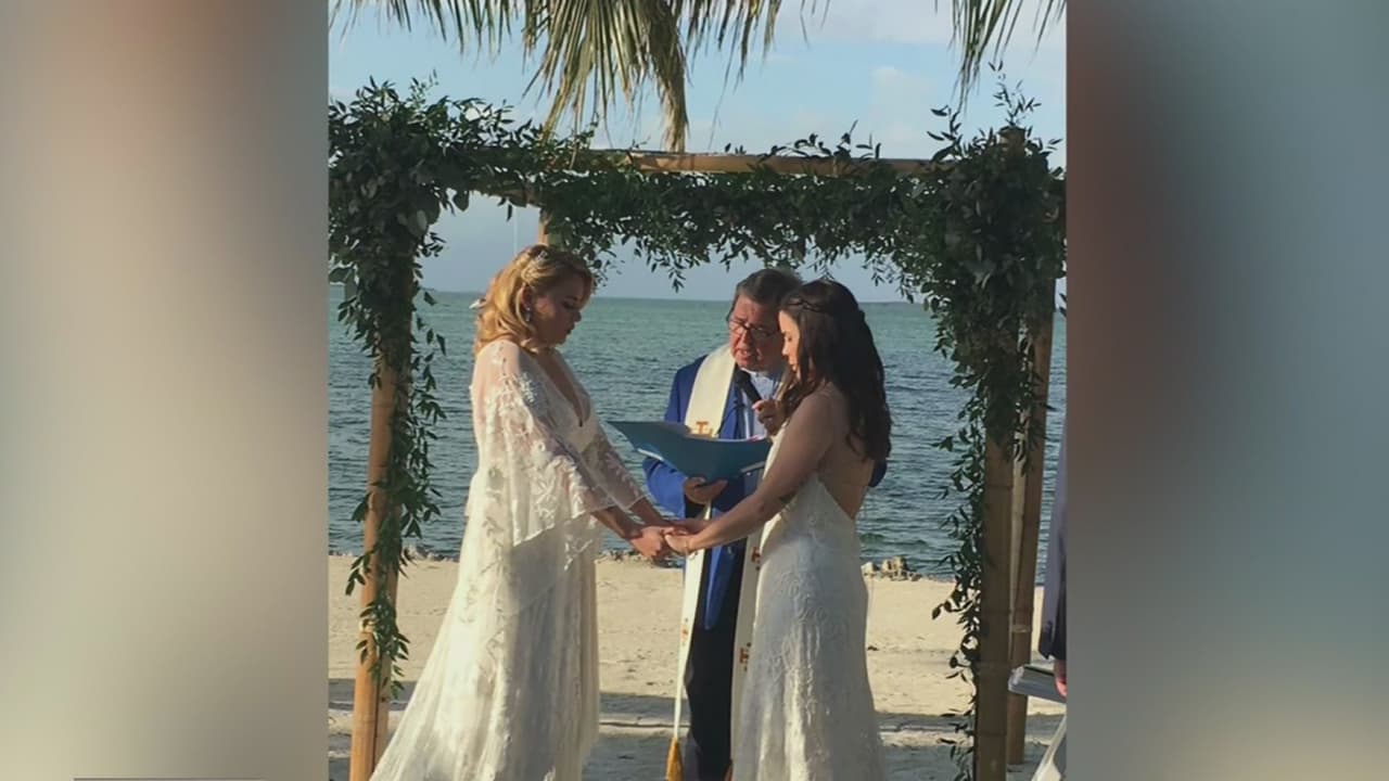 La ambigua ley de Florida en la que se ampara una escuela católica para despedir a una maestra por casarse con otra mujer
