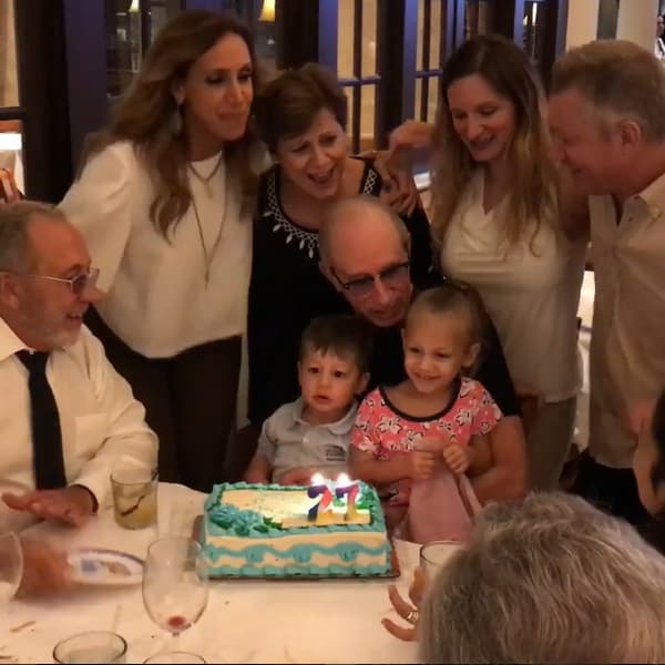 La familia Estefan es muy unida, por eso siempre encuentran algún pretexto para reunirse y construir nuevos recuerdos juntos.