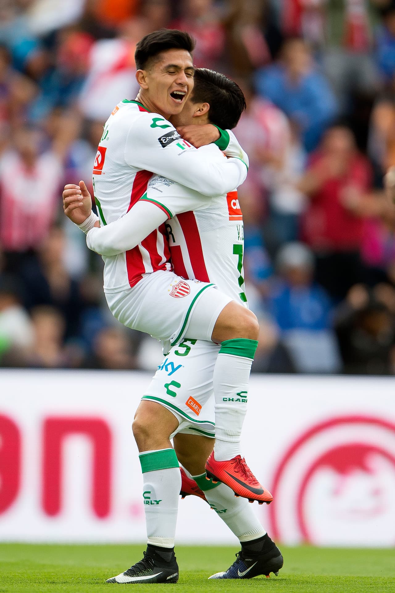 El gol llegó con un disparo de pierna derecha desde la esquina del área para dejar sin oportunidades a 'Chuy' Corona.