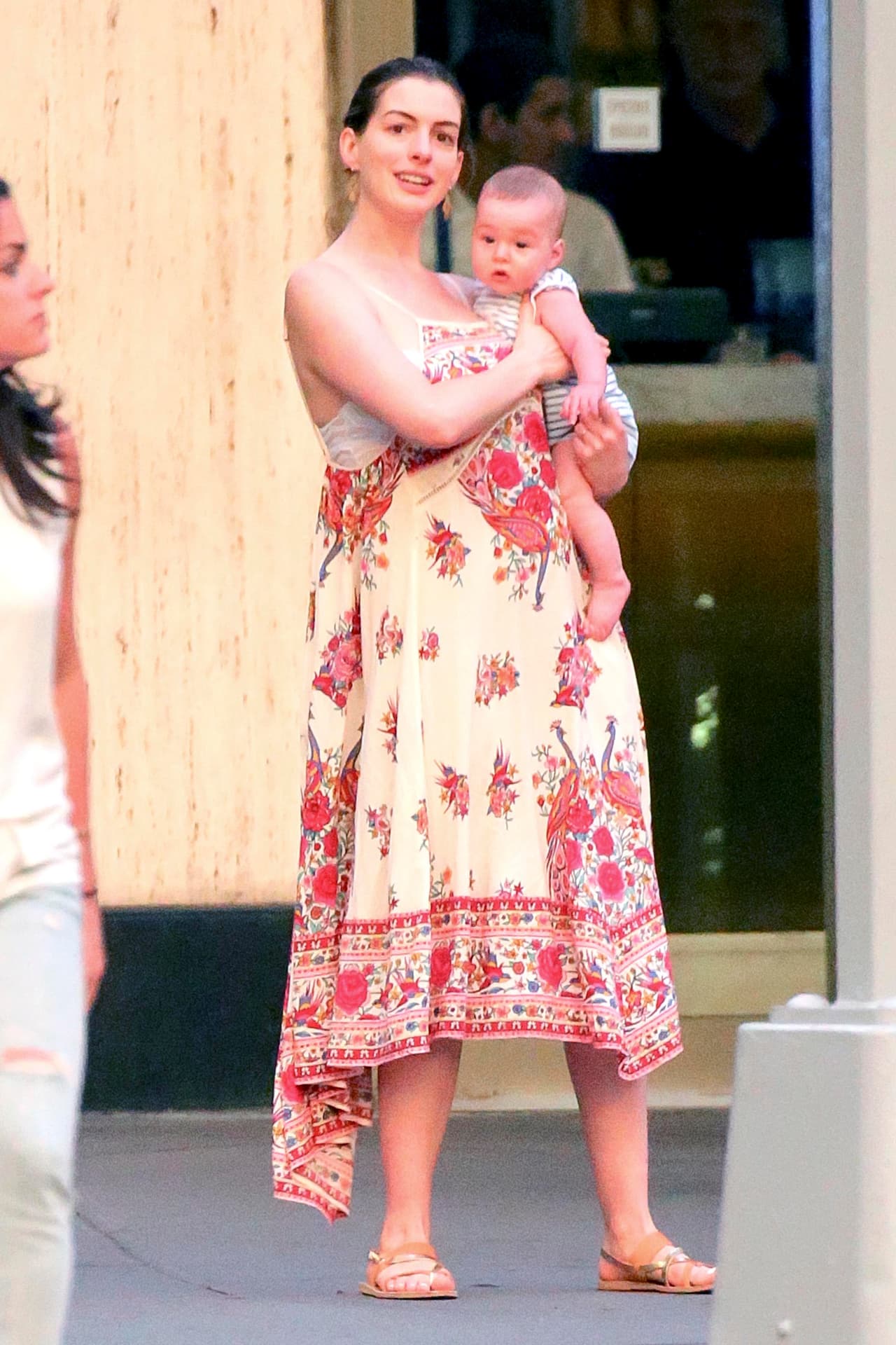 Y así posa la famosa con su nene de casi cinco meses.