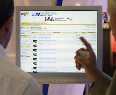 3.- Asegúrate de que las páginas donde vas a realizar compras en internet, cuenten con el protocolo de seguridad “https://” y un candado cerrado en la barra de direcciones.
<br>