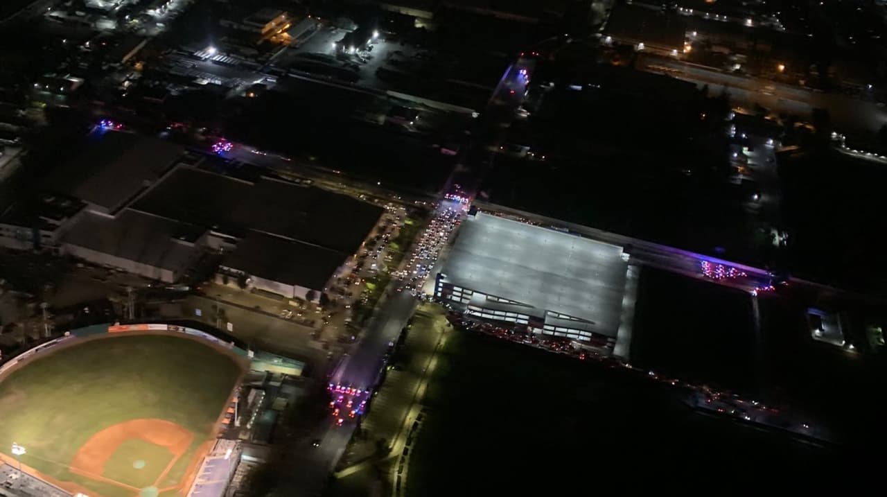 Las autoridades estimaron preliminarmente que en el 'sideshow' de San José hubo al menos 200 vehículos involucrados.
<br>