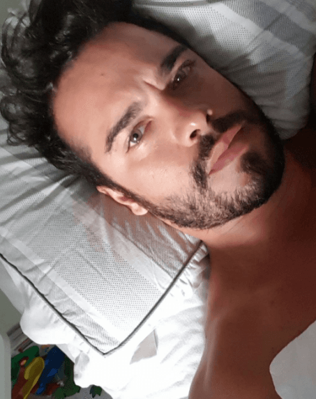 Además de la televisión, Sydnei ha trabajado más de 5 producciones teatrales y un largometraje.