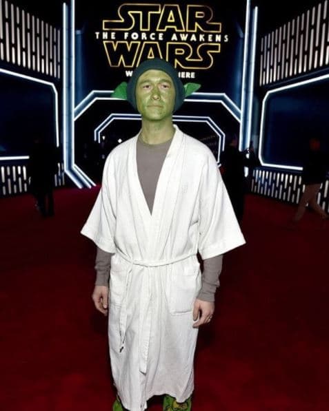 Joseph Gordon-Levitt no se queda atrás en la fiebre por 'La guerra de las galaxias'. Para 'El despertar de la fuerza', en 2015, el actor acudió al estreno caracterizado como el sabio maestro 'Yoda'.
<br>