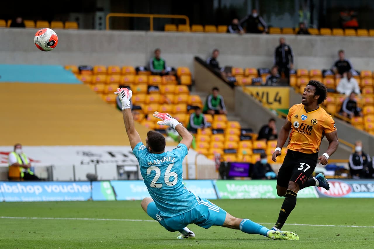 Adama Traoré también tuvo su oportunidad. En un mano a mano mandó el balón apenas unos centímetros sobre el travesaño.
