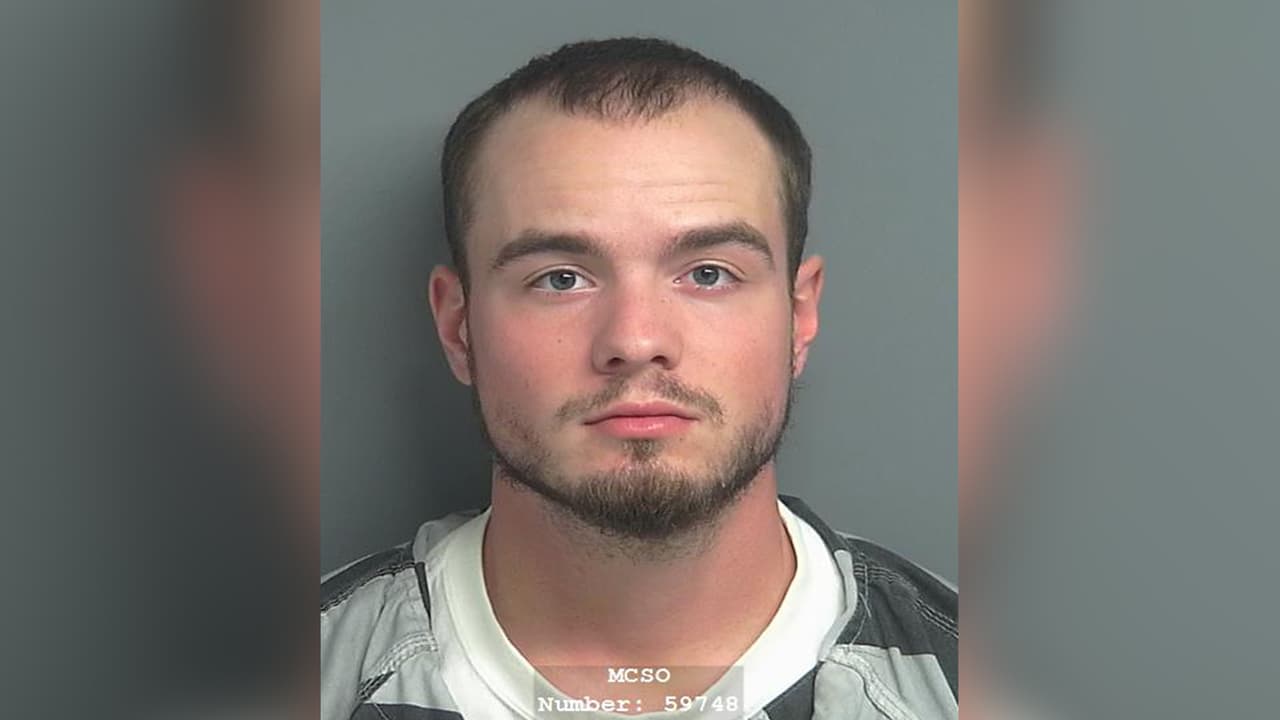 Tyler Austin Tracey - Violanción repetitiva de una orden de corte.