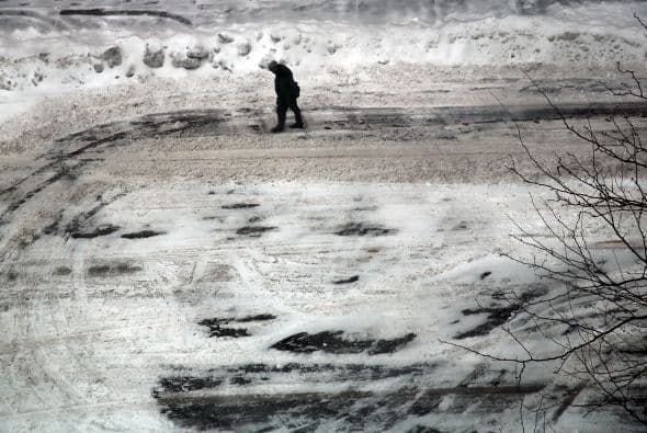 La combinación de hielo y vientos de 48 kilómetros por hora ha derribado árboles y tendido eléctrico, causando apagones a lo largo del sureste.
