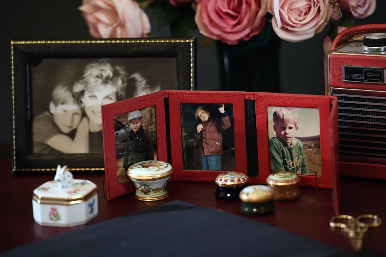 "No hay sangre, se hace de manera positiva. Se ve el accidente del coche a través de la animación por ordenador. No aparecen los primeros planos de cuerpo sin vida de Diana, ni ese tipo de cosas", aseguró Turner.