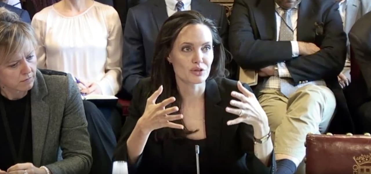 "Recientemente conocí en Irak a una niña de 13 años que había sido encerrada en una habitación junto a otras niñas. A todas las violaban repetidamente, pero me explicaron que, además de la violencia física, tenían que escuchar cómo sus captores vendían a las otras niñas", expuso.