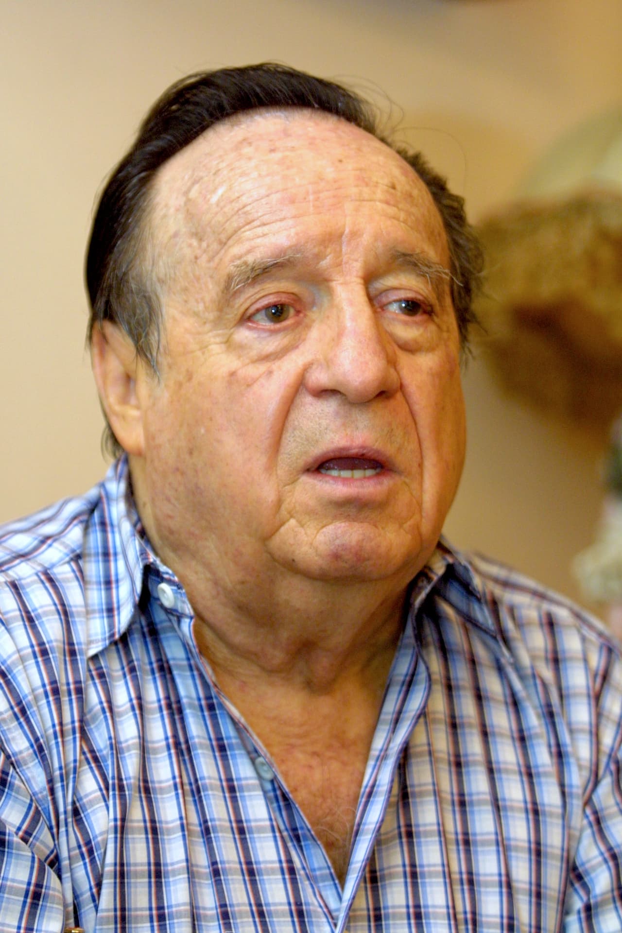 Roberto Gómez Bolaños, mejor conocido como 'Chespirito', participó en varios festejos organizados por el famoso narcotraficante colombiano Pablo Escobar, según relató el actor Carlos Villagrán, famoso por su papel de 'Kiko' en la serie 'El chavo del 8'.