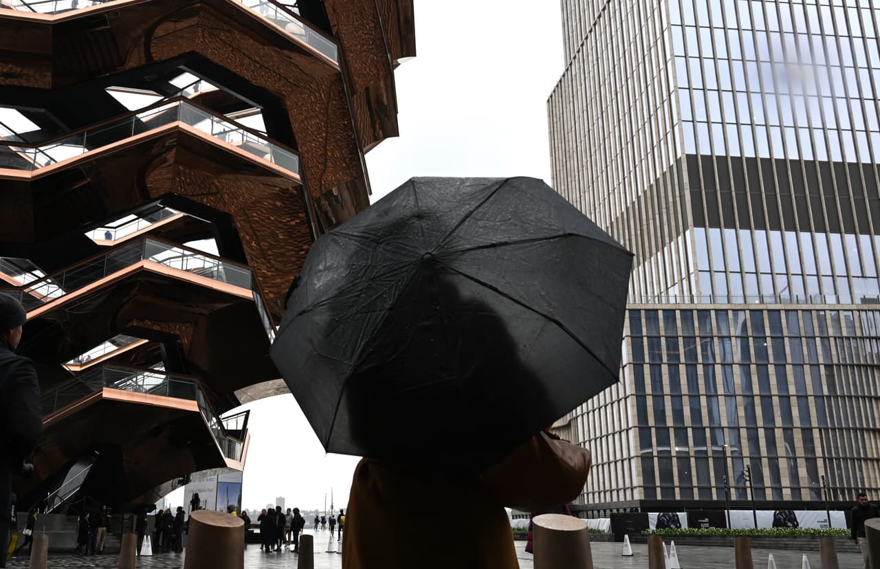 Arranca el verano fresco y con lluvias: el pronóstico de este fin de semana feriado en Nueva York