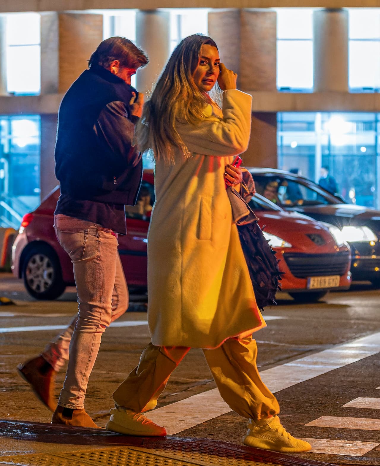 En las últimas horas han surgido estas nuevas fotos en las que aparecen juntos y para algunos vendrían a ser las evidencias de que han superado la crisis que los habría mantenido separados. 
<br>