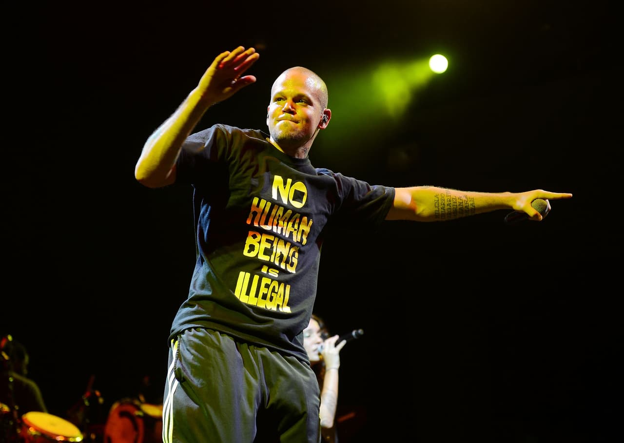 En 2017, Soledad Fandiño contó al programa argentino 'Cortá por Lozano' que su primer contacto con René Pérez fue a través de Twitter, luego de que ella publicara una frase de la canción 'La vuelta al mundo', de Calle 13.