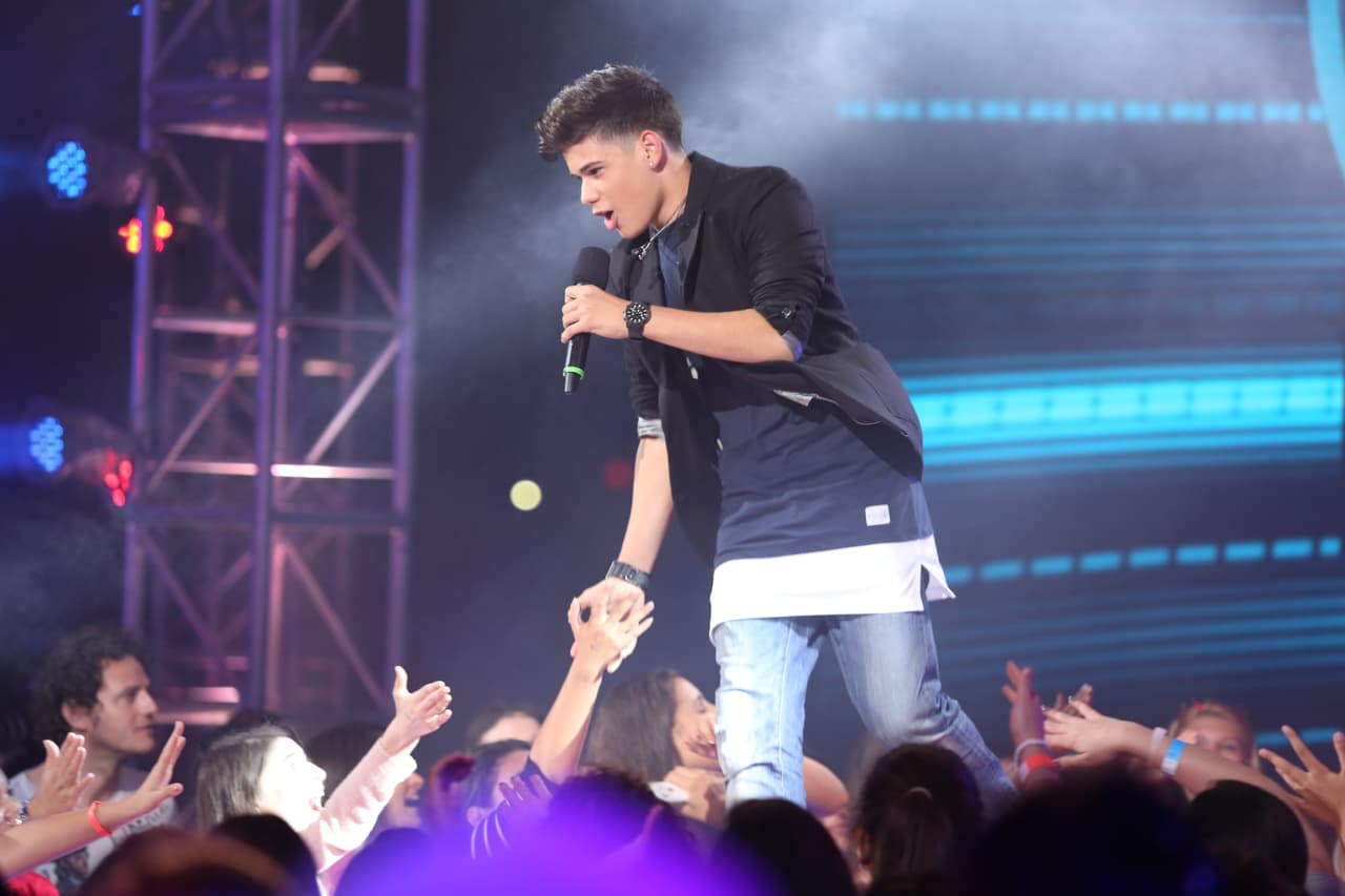 Este chico encantó a las chicas. Interpretó una canción de Luis Fonsi, pero los jueces le pidieron cantar a cappella. Este boricua casi queda fuera de la competencia.