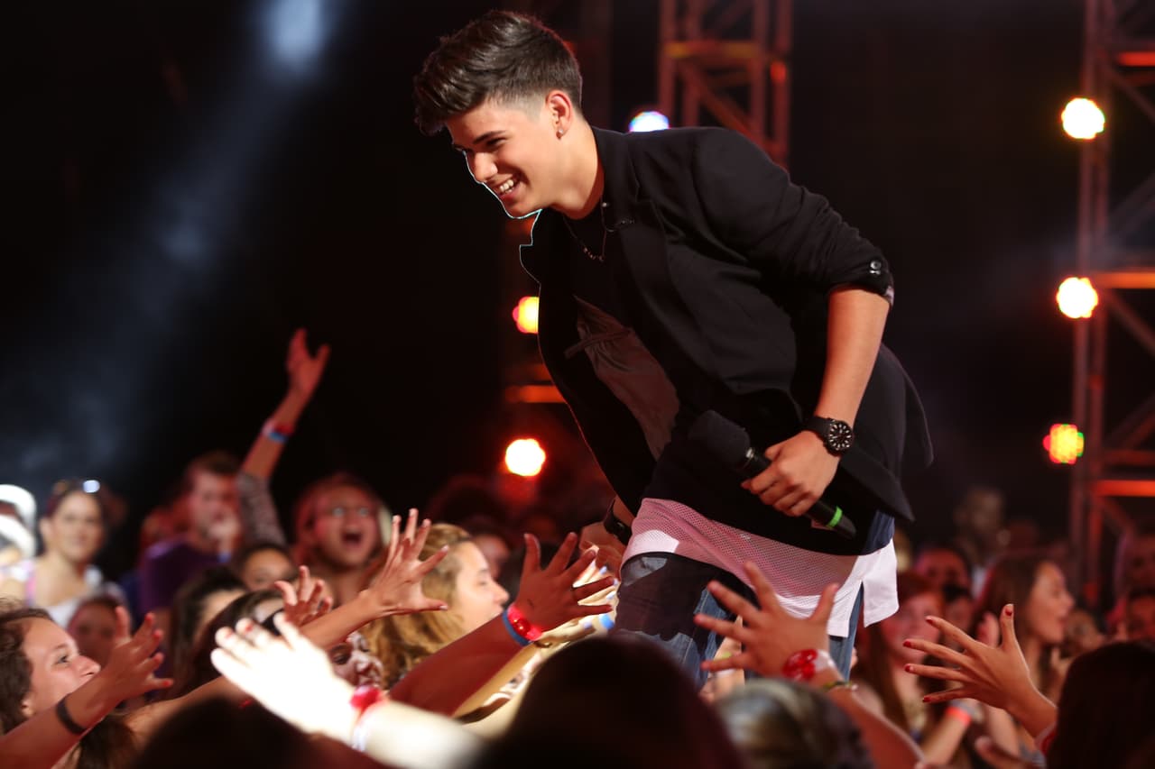 Este chico encantó a las chicas. Interpretó una canción de Luis Fonsi, pero los jueces le pidieron cantar a cappella. Este boricua casi queda fuera de la competencia.