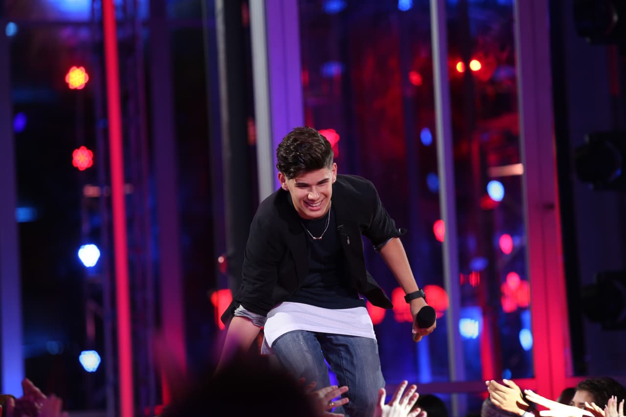 Este chico encantó a las chicas. Interpretó una canción de Luis Fonsi, pero los jueces le pidieron cantar a cappella. Este boricua casi queda fuera de la competencia.