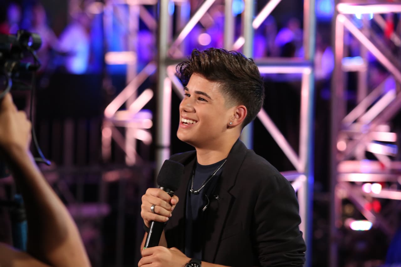 Este chico encantó a las chicas. Interpretó una canción de Luis Fonsi, pero los jueces le pidieron cantar a cappella. Este boricua casi queda fuera de la competencia.