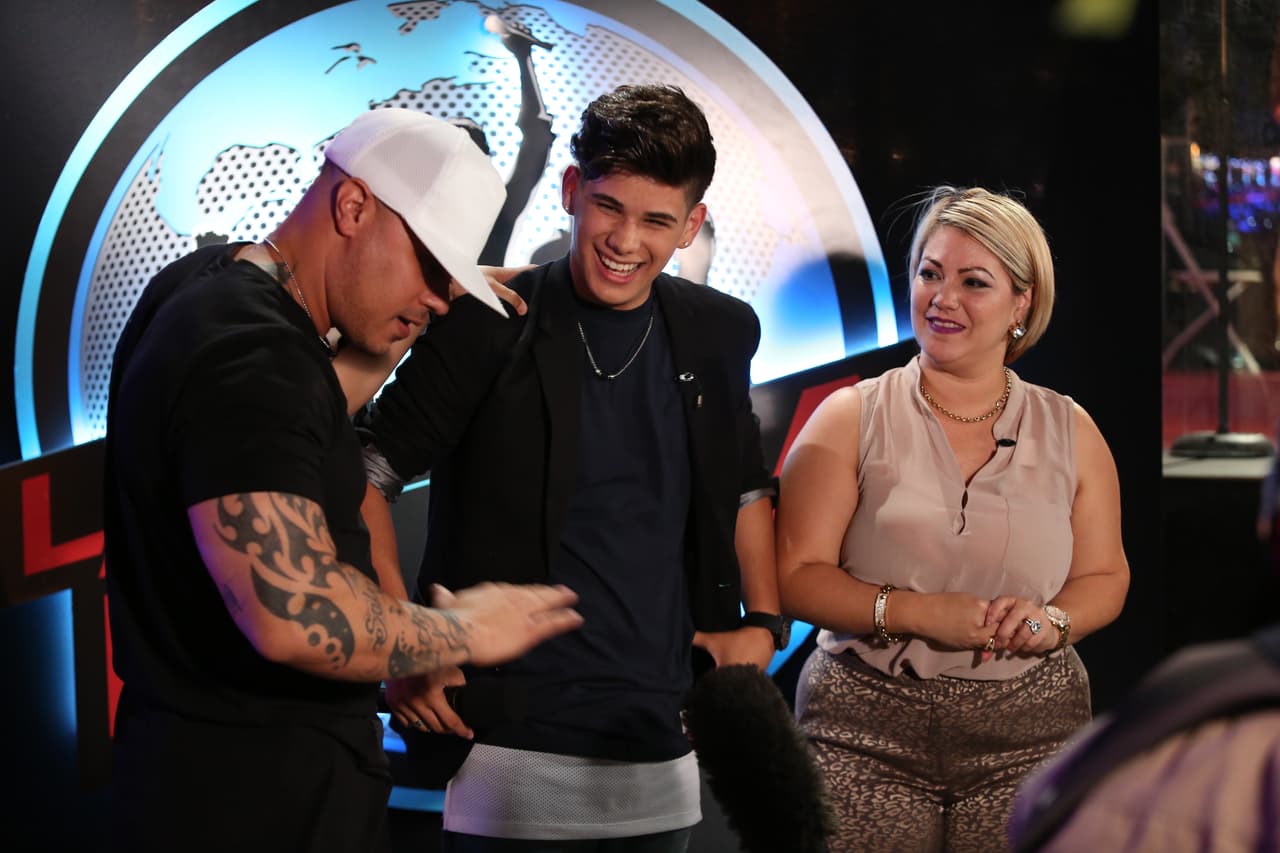 Este chico encantó a las chicas. Interpretó una canción de Luis Fonsi, pero los jueces le pidieron cantar a cappella. Este boricua casi queda fuera de la competencia.