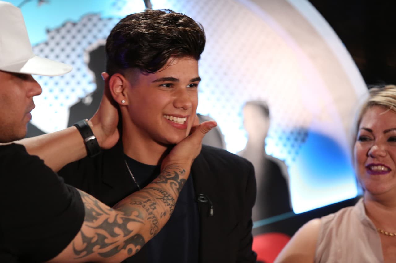 Este chico encantó a las chicas. Interpretó una canción de Luis Fonsi, pero los jueces le pidieron cantar a cappella. Este boricua casi queda fuera de la competencia.
