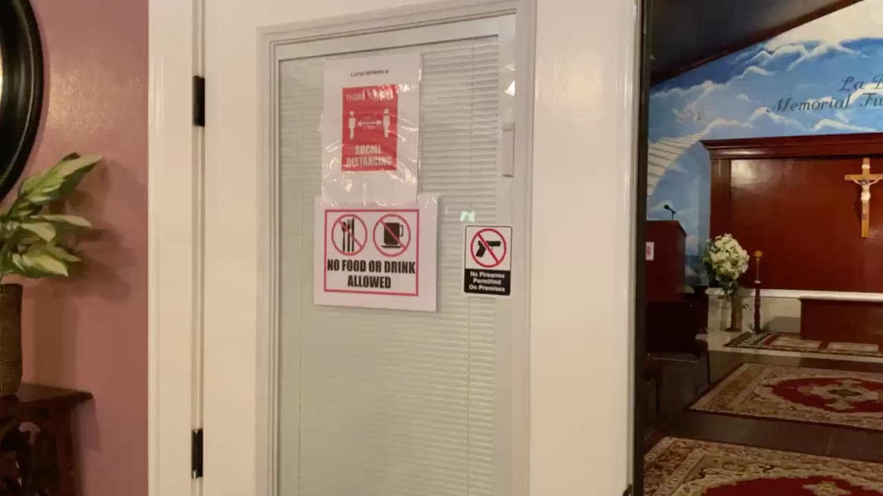 Se han implementado también 
<b><a href="https://www.univision.com/local/houston-kxln/despliegan-robots-en-houston-para-combatir-la-amenaza-del-coronavirus">medidas de seguridad</a></b> en el establecimiento para los clientes y los empleados.