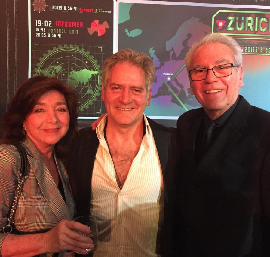 Visiblemente afectado y con lágrimas, el artista trató de explicar desde la funeraria cómo fueron los últimos minutos de vida de su esposa. 
<br>