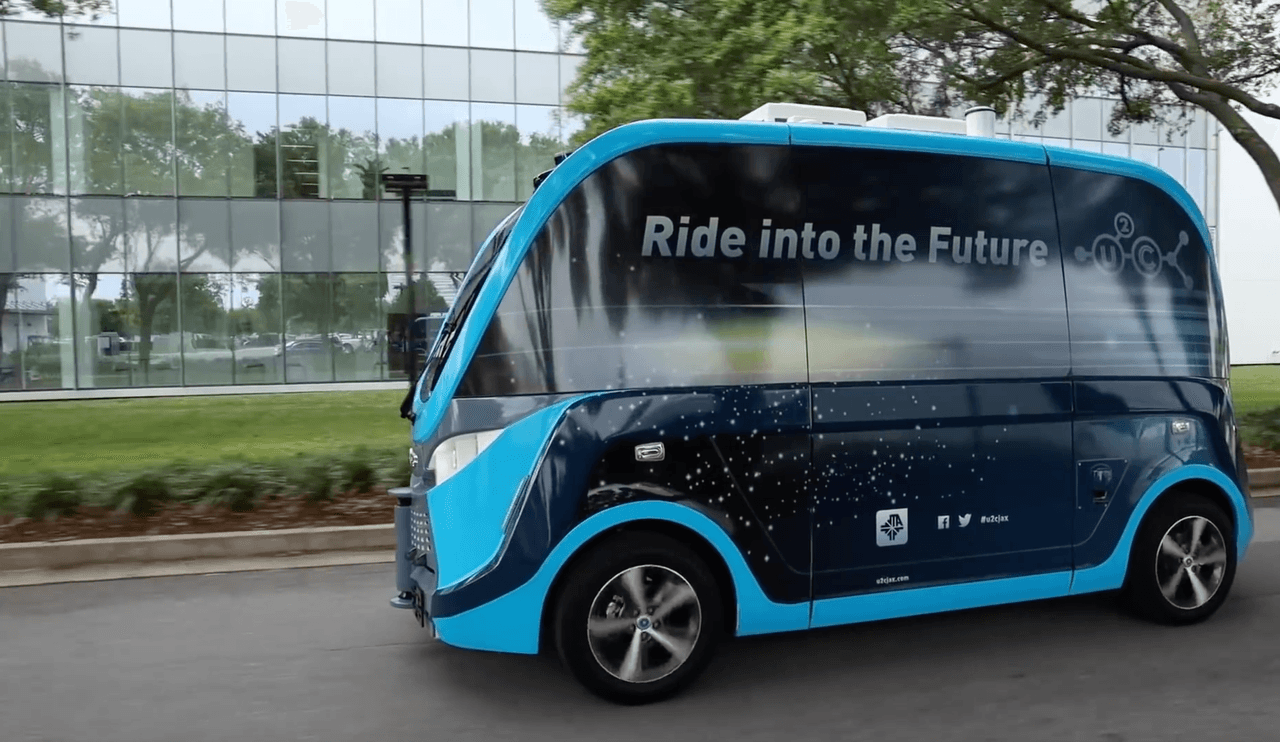 Cada unidad cuenta con videocámaras, radares y espacio suficiente para en tiempos normales acomodar hasta 15 personas.