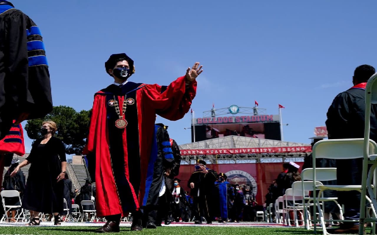 Llegó a California sin hablar inglés y a partir de esta semana dirige una Universidad estatal