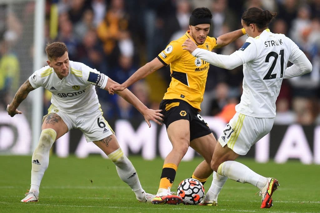 Rodrigo Moreno no desaprovecha el penal que le regalaron al inuti 90+4 y hace que el Leeds United y el Wolverhampton empaten 1-1 y dividan los puntos.