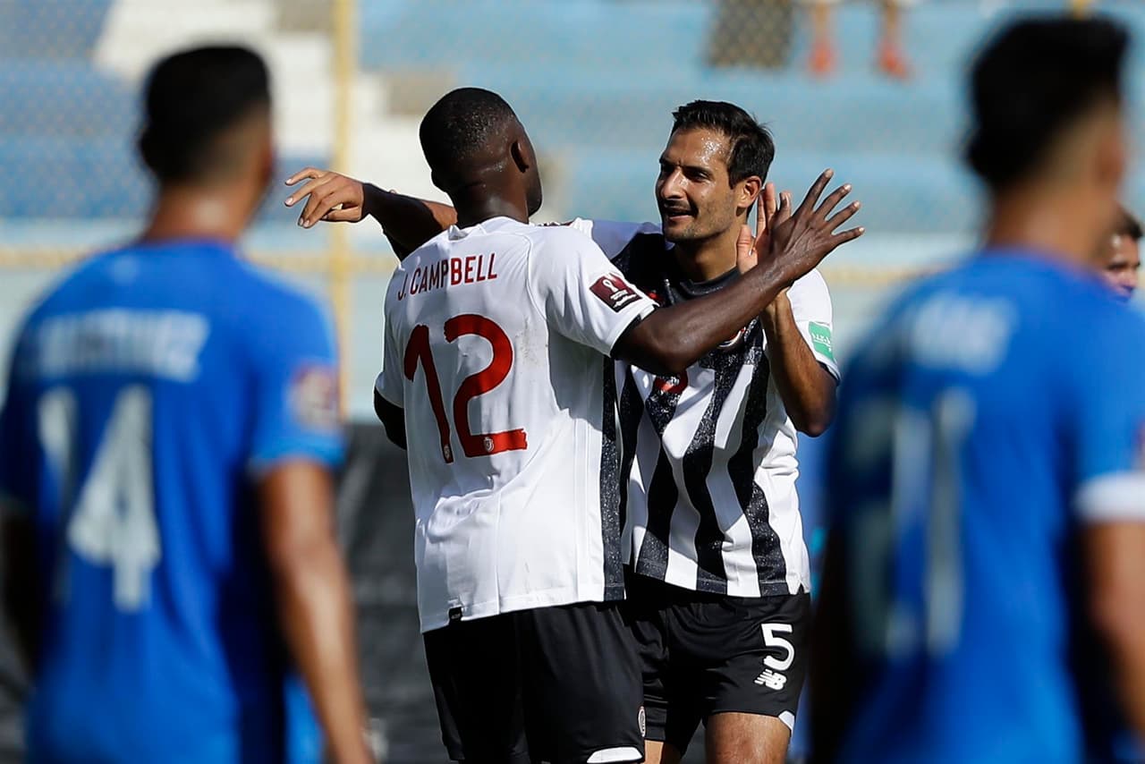 Costa Rica hizo la tarea en el Cuscatlán y está más vivo que nunca en la Eliminatoria de Concacaf rumbo a la Copa del Mundo de Qatar 2022.