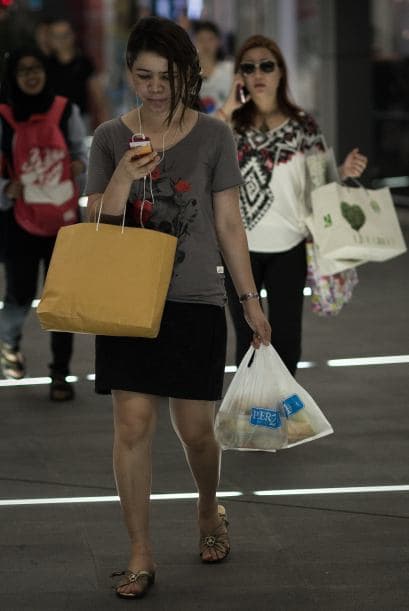 Todo parece normal cuando usamos el teléfono celular diariamente para estar en contacto con nuestros seres queridos o usamos la computadora para navegar en Internet o vemos televisión. Cuando estas actividades se vuelven la parte central de nuestras vidas es cuando se vuelve un peligro ya que la persona que pierde el control se vuelve adicta.