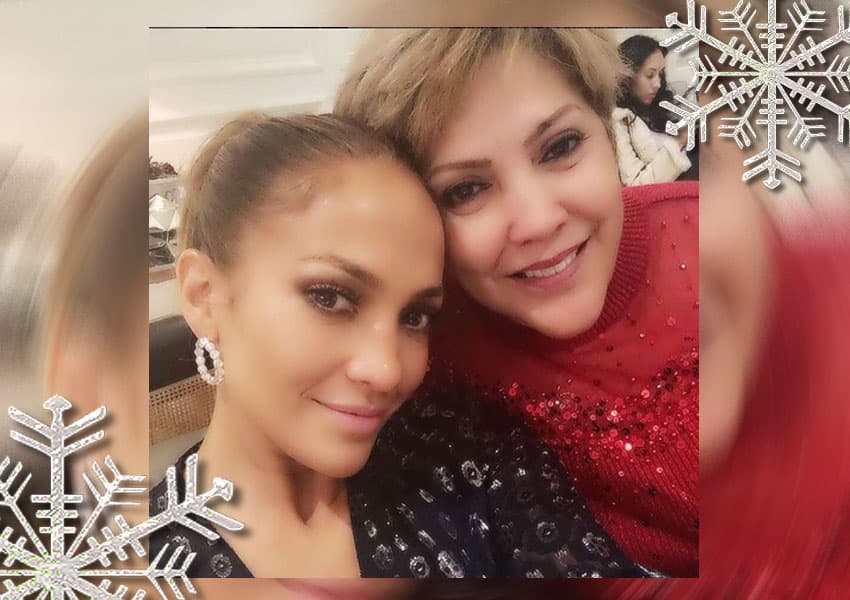 Ella es muy familiar, por eso no perdió la oportunidad de posar junto a su mami.