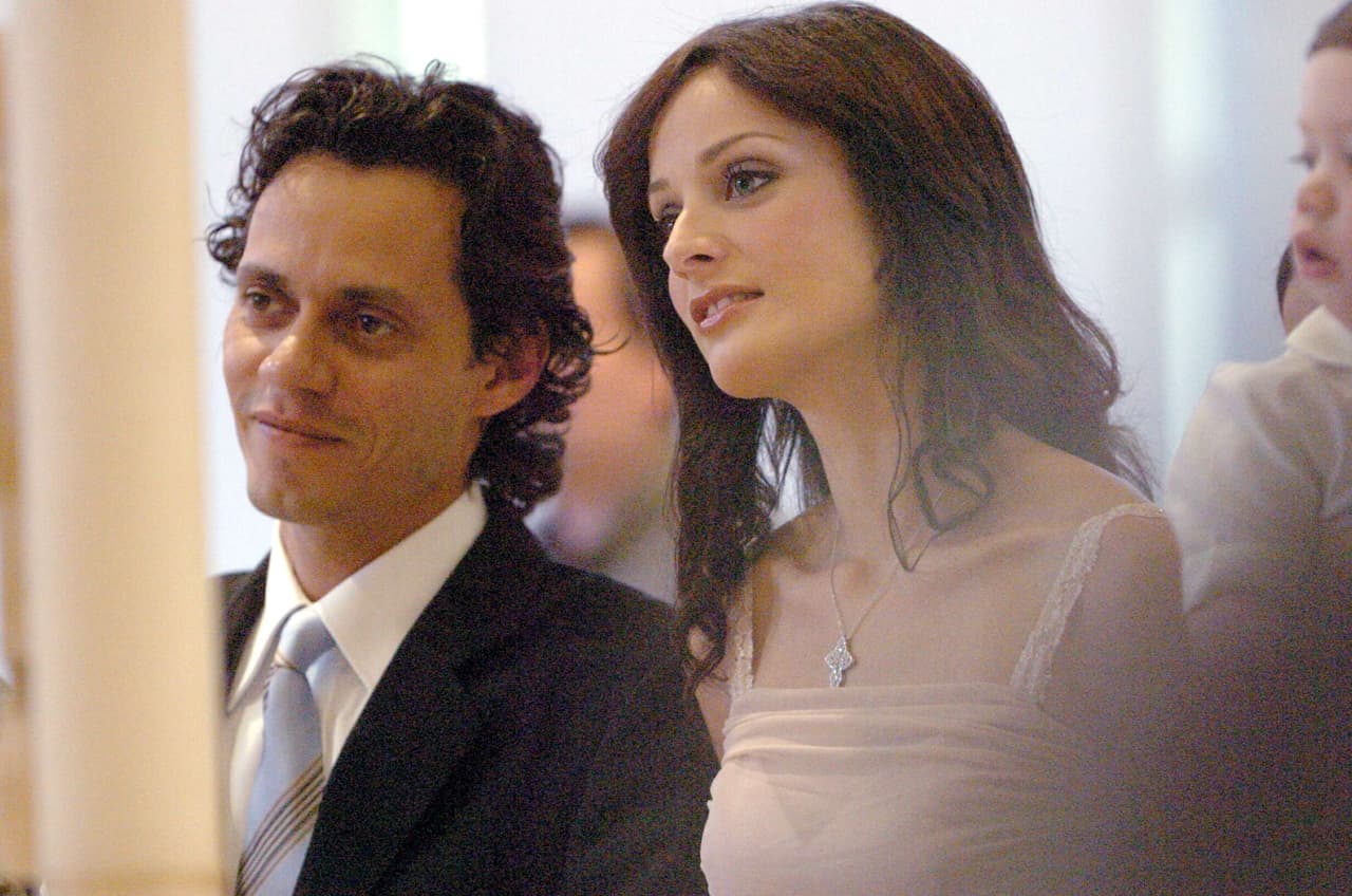 El pleito legal entre la Miss Universo 1993 y Marc Anthony, finalmente tuvo su desenlace en 2014, cuando se determinó que el cantante debía pagar 26,800 dólares al mes. Actualmente la pareja tiene una relación cordial en favor de sus retoños.