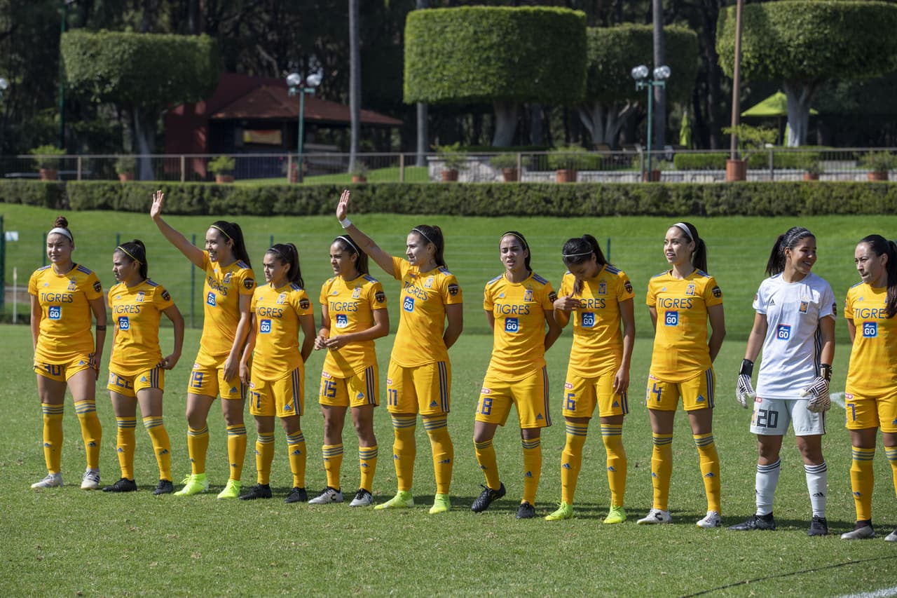 during the game Atlas vs Tigres UANL, corresponding to day 18 of the 2019 Torneo Apertura 2019 of the Liga BBVA MX Femenil, at Atlas Colomos, on November 02, 2019. <br><br> durante el partido Atlas vs Tigres UANL, correspondiente a la Jornada 18 del Torneo Apertura 2019 de la Liga BBVA MX Femenil, en Atlas Colomos, el 02 de Noviembre de 2019.