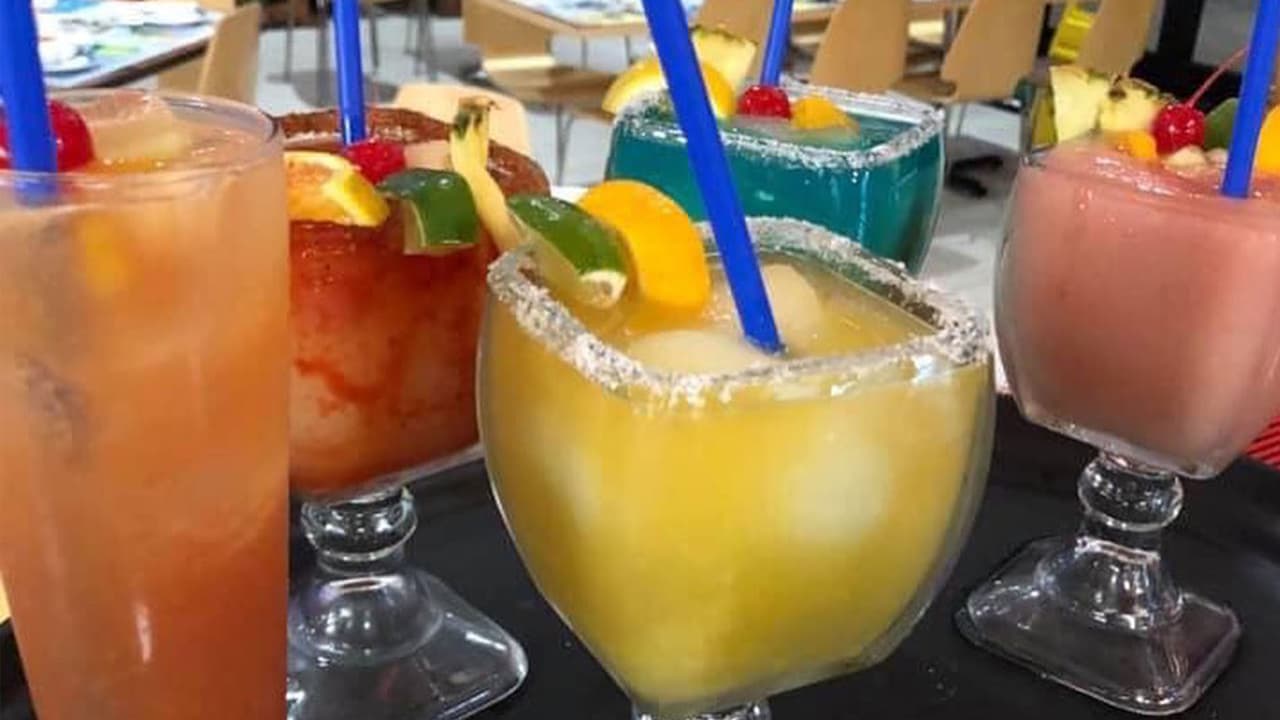 <b>La Corona</b>, en 106 Vintage Park Blvd suite A, recibe 146 reseñas y suman cuatro estrella y media. Ricki M. recomienda sus margaritas. “Debes probar la 'Fruity Rita', la margarita de frutas, deliciosa”, indica en su revisión.