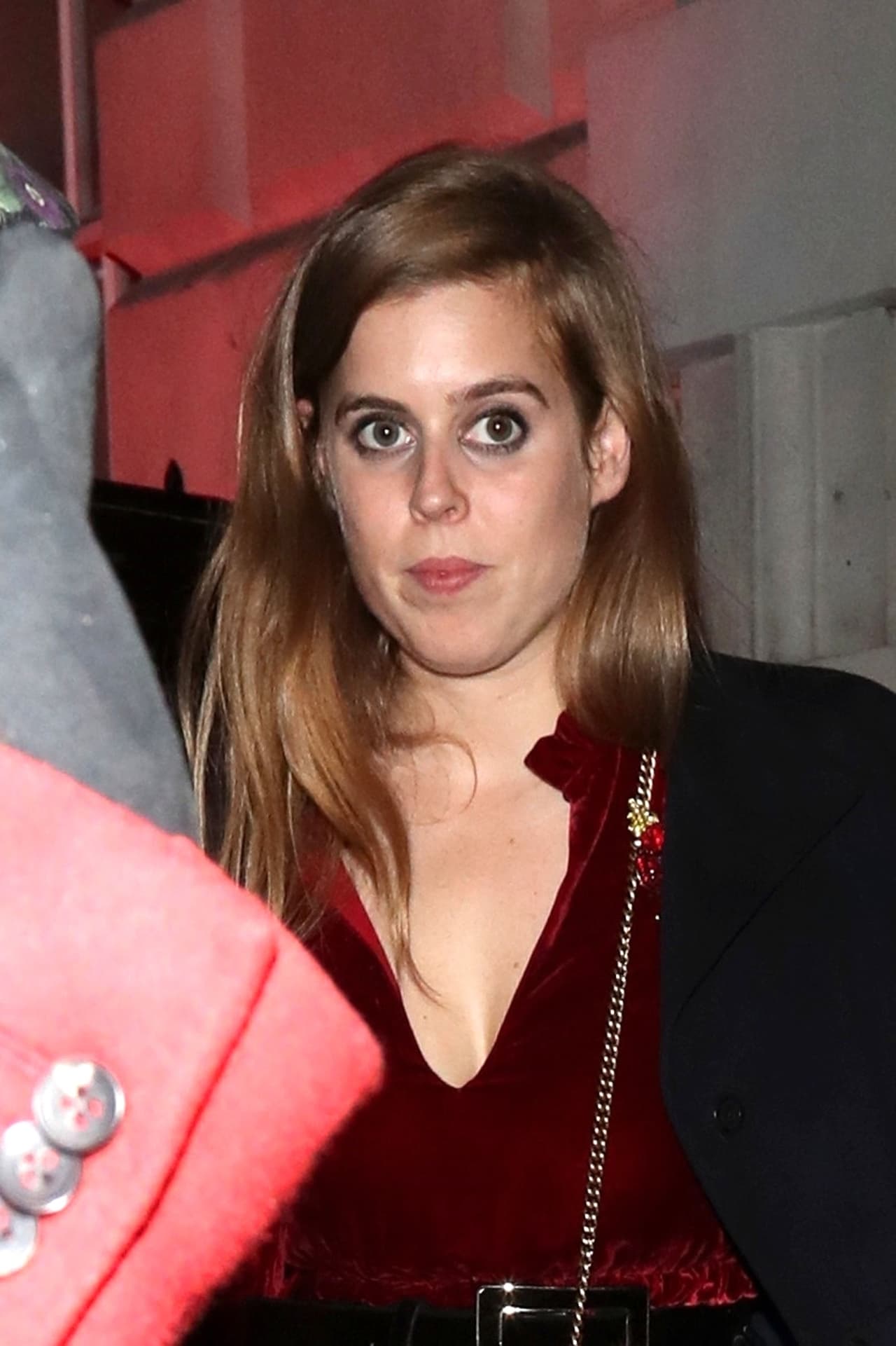 El escándalo se hizo mayor cuando se supo que Edo todavía vivía con la madre de su hijo, a pesar de que ya estaba saliendo con la princesa Beatrice.