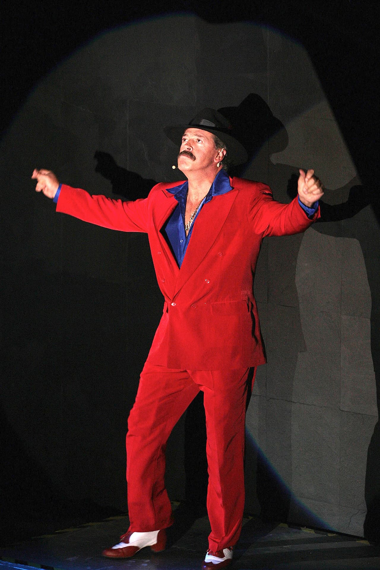 El actor no ha desmentido sus supuestos arreglitos en el rostro, pero lo que es cierto es que luce más joven y sus fanáticas se lo agradecen. ¿Te gusta la nueva imagen de 
<b><a href="http://www.univision.com/temas/sergio-goyri">Sergio Goyri</a></b>?