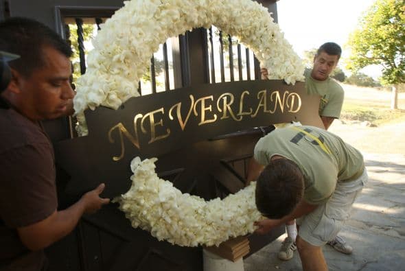 Los admiradores de Michael Jackson esperaban que "Neverland" se convirtiera en un museo dedicado a su memoria, pero sus deseos se vieron frustrados debido a que las leyes locales impiden ese uso.