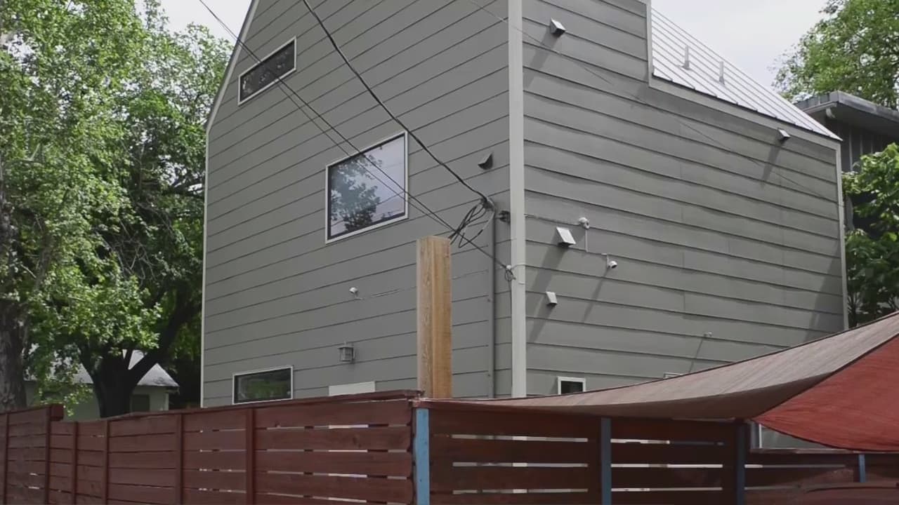 Si vives en Austin, 
<a href="https://www.univision.com/local/austin-kakw/programa-rent-austin-ofrece-hasta-18-meses-pago-renta">puedes verificar si calificas para la ayuda que provee la ciudad. </a>