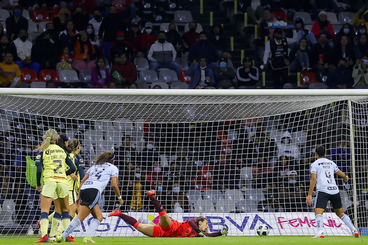 Al 63, María Guadalupe Sánchez aprovechaba un rebote en el área para abrir el marcador tras varios intentos de peligro.