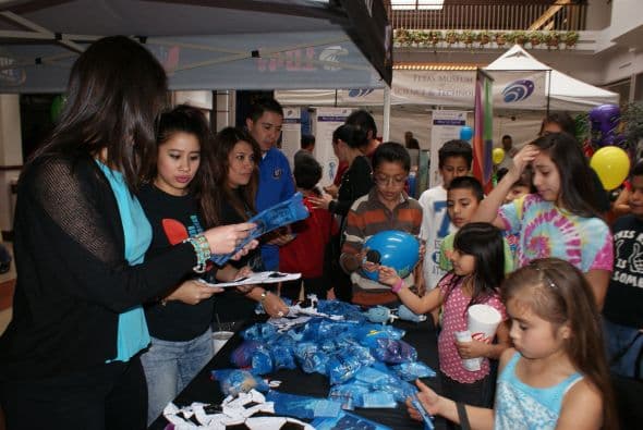 Miles se dieron cita a la octava edición de la Feria Para Aprender, en donde la comunidad hispana recibió información sobre educación en todos los niveles.