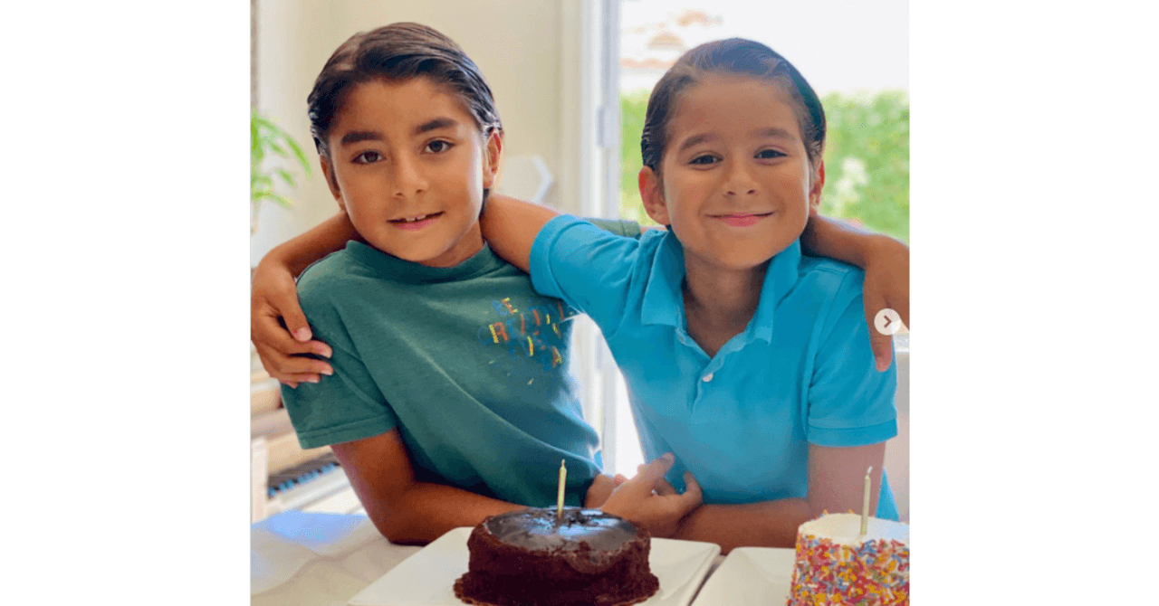 Alesso y Matteo, los hijos de Paty Manterola, en su cumpleaños 9