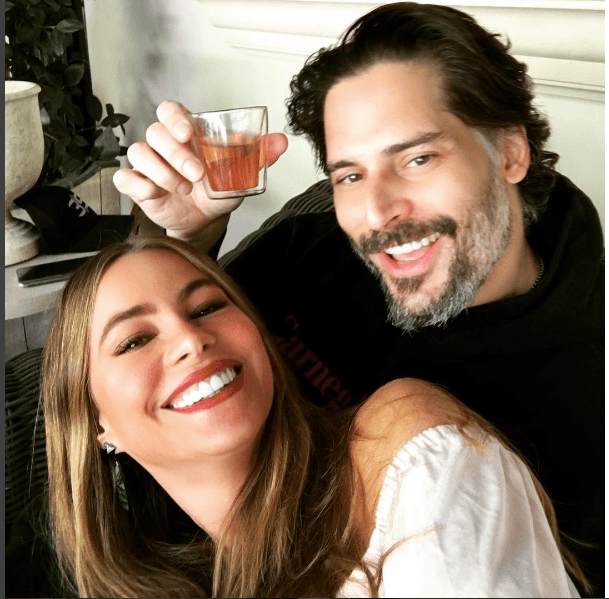 ¡Salud! Por una de las parejas más hot de la farándula.